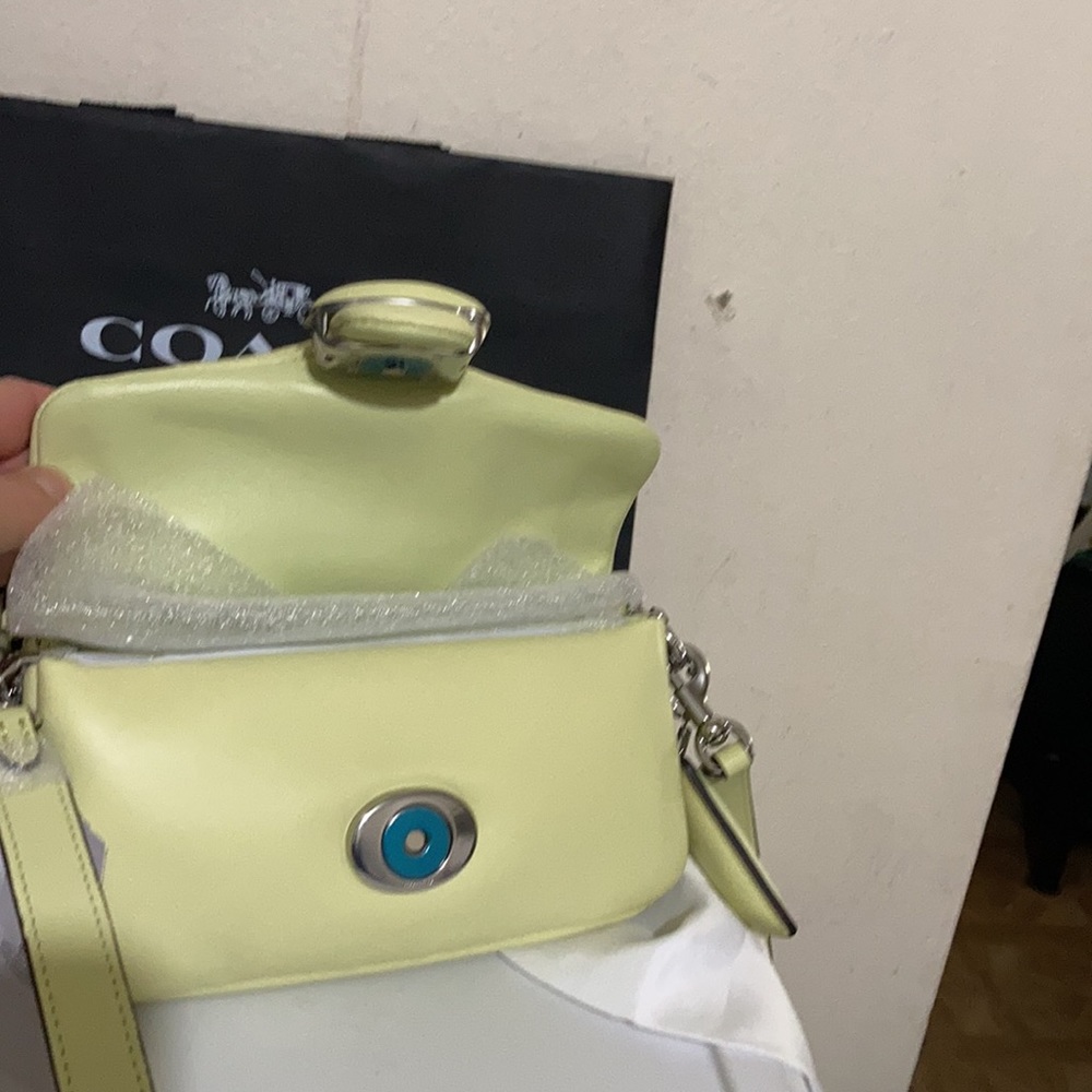 Coach Tabby shoulder bag 18 in Pale lime pillow leather - Picture 11 of 15